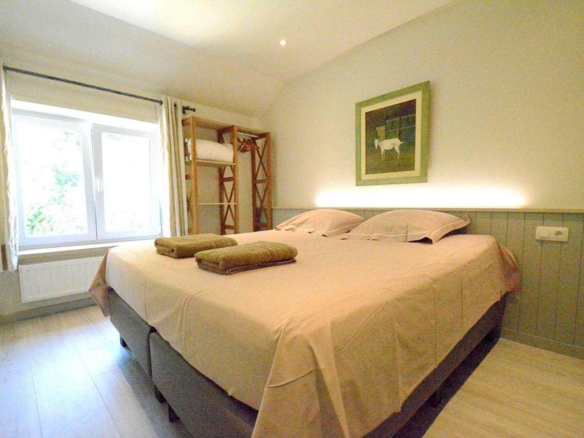 Large Townhouse With Pool Table Villa Bouillon Eksteriør billede
